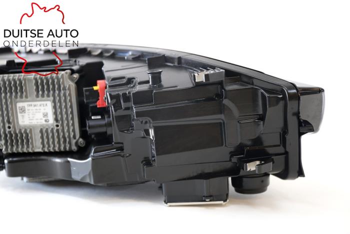 Headlight, left from a Audi RS7 Sportback (4GA/4GF) 4.0 V8 TFSI Performance 32V 2017
