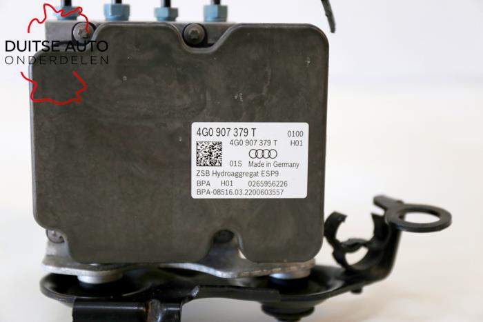 ABS pump from a Audi RS7 Sportback (4GA/4GF) 4.0 V8 TFSI Performance 32V 2017