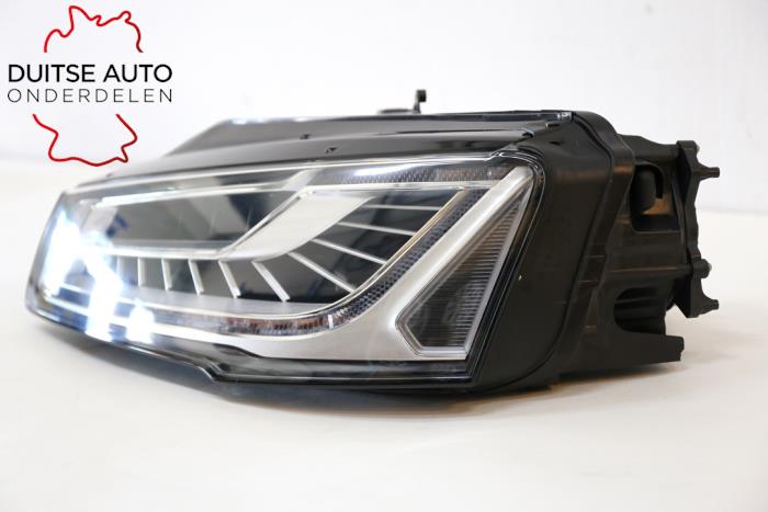 Phare gauche d'un Audi A8 (D4) 3.0 TDI V6 24V Quattro 2016