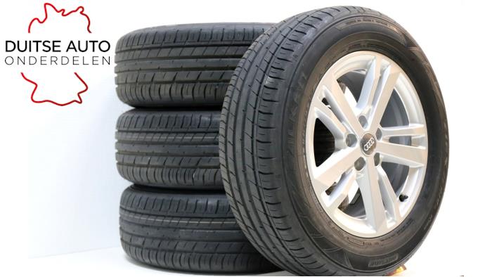 Sporthjulsuppsättning + däck från en Audi Q3 (F3B) 2.0 35 TDI 16V 2022