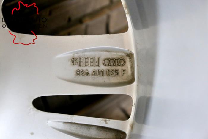 Sporthjulsuppsättning + däck från en Audi Q3 (F3B) 2.0 35 TDI 16V 2022