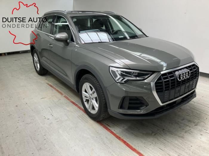 Sporthjulsuppsättning + däck från en Audi Q3 (F3B) 2.0 35 TDI 16V 2022