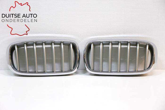 Używane Grill BMW X5 (F15) xDrive 30d 3.0 24V M Performance Power Kit Cena € 99,99 Z VAT oferowane przez Duitse Auto Onderdelen