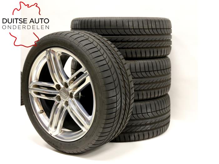 Sporthjulsuppsättning + däck från en Audi Q3 (8UB/8UG) 2.0 16V TFSI 211 Quattro 2015