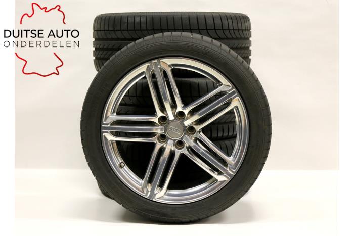 Sporthjulsuppsättning + däck från en Audi Q3 (8UB/8UG) 2.0 16V TFSI 211 Quattro 2015