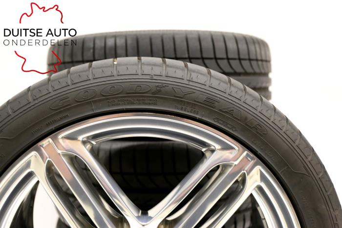 Sporthjulsuppsättning + däck från en Audi Q3 (8UB/8UG) 2.0 16V TFSI 211 Quattro 2015