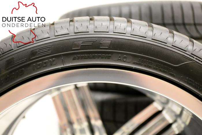 Sporthjulsuppsättning + däck från en Audi Q3 (8UB/8UG) 2.0 16V TFSI 211 Quattro 2015