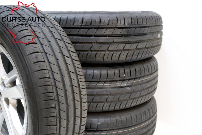 Sporthjulsuppsättning + däck från en Audi Q3 (F3B) 2.0 35 TDI 16V 2022