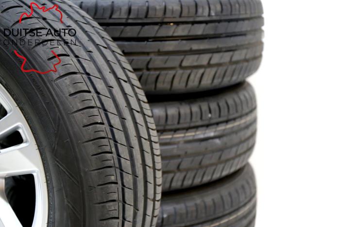 Sporthjulsuppsättning + däck från en Audi Q3 (F3B) 2.0 35 TDI 16V 2022