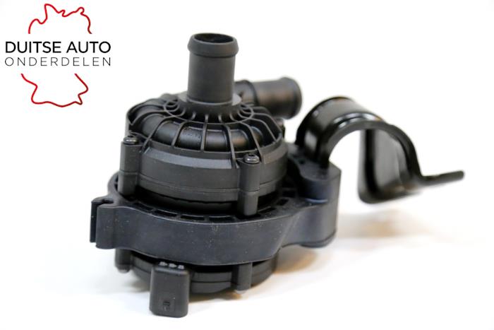 Begagnade Extra vattenpump Cupra Born VZ Pris € 75,00 Inklusive moms erbjuds av Duitse Auto Onderdelen