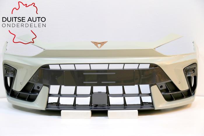 Usados Parachoques Cupra Leon (KLCB) 1.5 VZ e-Hybrid 16V Precio € 1.210,00 IVA incluido ofrecido por Duitse Auto Onderdelen