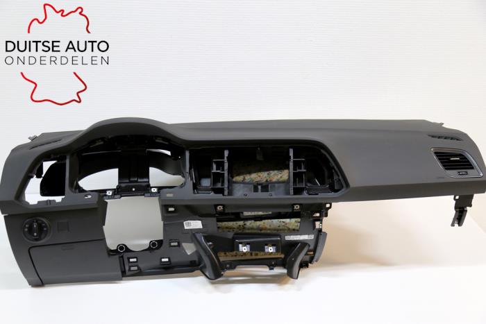 Usados Salpicadero Seat Ateca (5FPX) 1.5 TSI 16V Precio de solicitud ofrecido por Duitse Auto Onderdelen
