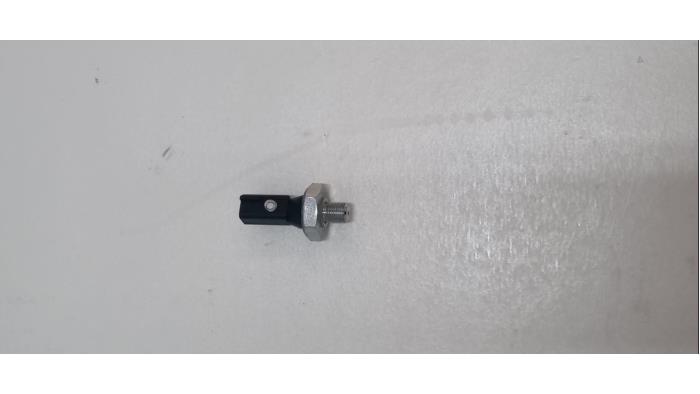 Sensor de presión de aceite de un Audi Q3 (8UB/8UG) 1.4 TFSI 16V 2014