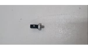 Oljetryckssensor från en Audi Q3 (8UB/8UG) 1.4 TFSI 16V 2014