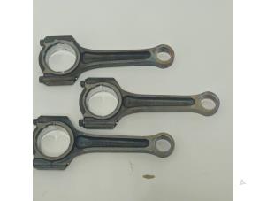 Used Connecting rod Ford Focus 4 1.0 Ti-VCT EcoBoost 12V 125 Price € 121,00 Inclusive VAT offered by WH Carparts