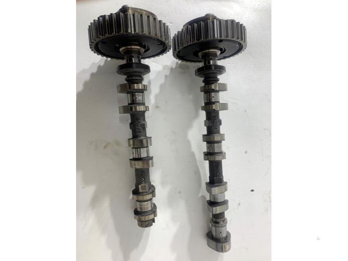 Camshaft from a Ford Grand C-Max (DXA) 1.0 Ti-VCT EcoBoost 12V 125 2019