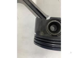 Piston d'un Ford Transit 2.0 TDCi 16V Eco Blue 130 2020