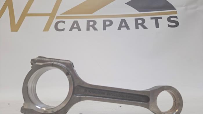 Connecting rod from a Ford Transit 2.0 TDCi 16V Eco Blue mHEV 130 2020