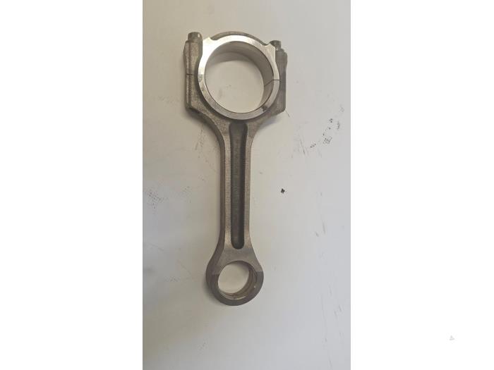 Connecting rod from a Ford Transit 2.0 TDCi 16V Eco Blue mHEV 130 2020