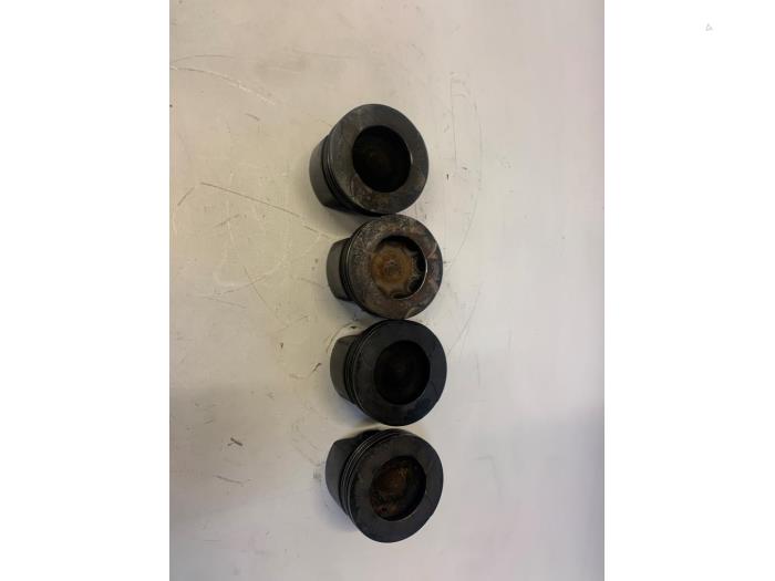 Piston d'un Ford Transit 2.0 TDCi 16V Eco Blue 130 2020