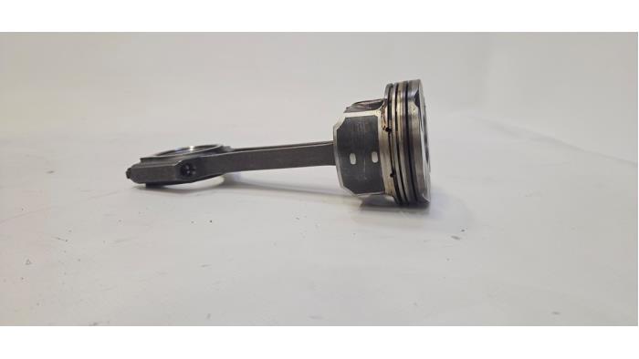 Usados Pistón Ford Grand C-Max (DXA) 1.0 Ti-VCT EcoBoost 12V 125 Precio € 121,00 IVA incluido ofrecido por WH Carparts