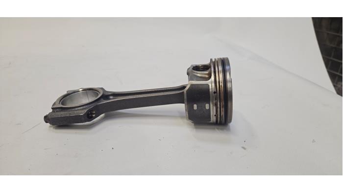 Usados Pistón Ford Grand C-Max (DXA) 1.0 Ti-VCT EcoBoost 12V 125 Precio € 121,00 IVA incluido ofrecido por WH Carparts