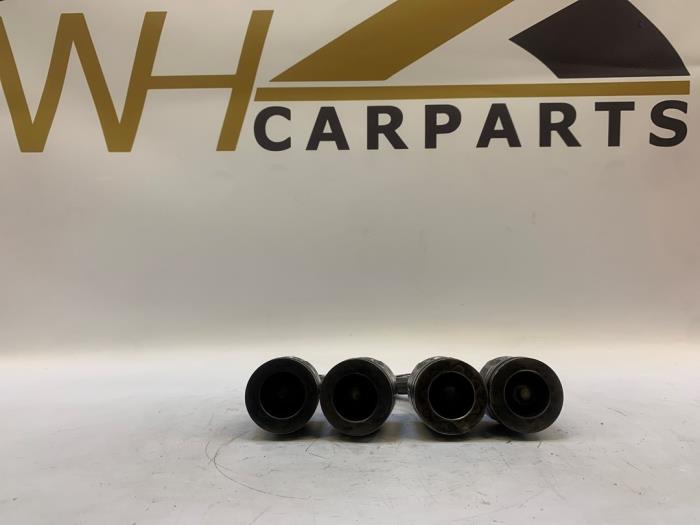 Usagé Piston Ford Transit Connect (PJ2) 1.6 TDCi 16V 95 Prix € 181,50 Prix TTC proposé par WH Carparts