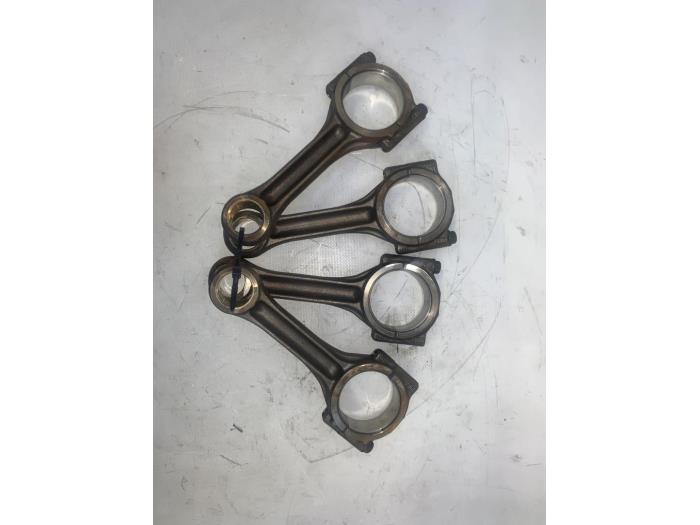 Connecting rod from a Volkswagen Touran (5T1) 2.0 TDI 150