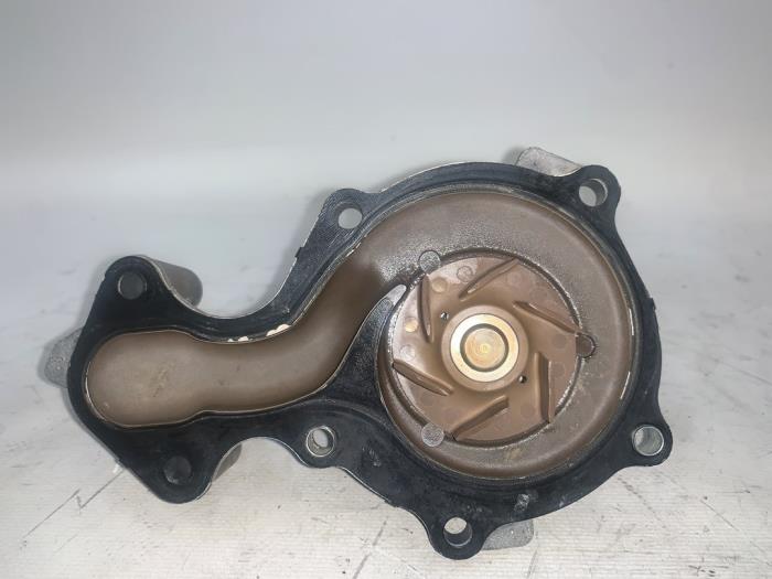 Begagnade Vattenpump Ford Focus 3 Wagon 1.0 Ti-VCT EcoBoost 12V 125 Pris € 30,25 Inklusive moms erbjuds av WH Carparts