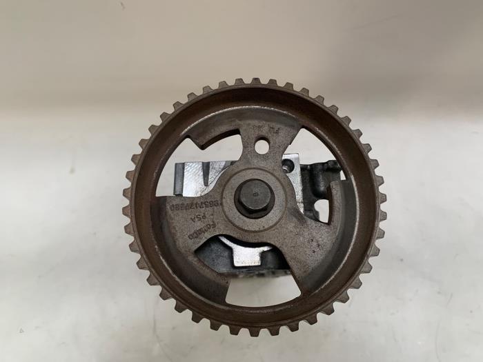 Usagé Boîtier arbre à cames Ford Fiesta 7 1.5 TDCi 85 Prix € 121,00 Prix TTC proposé par WH Carparts