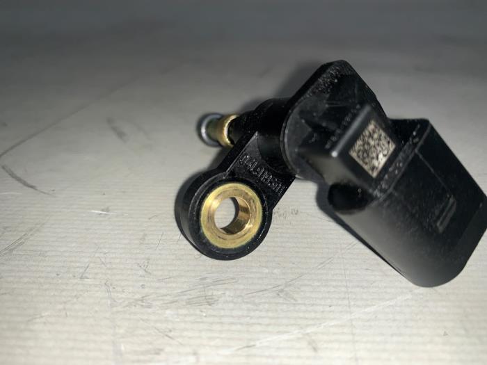 Engine temperature sensor from a Volkswagen Golf VII (AUA) 2.0 GTD 16V 2018