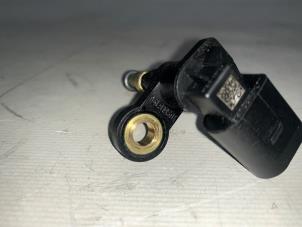 Engine temperature sensor from a Volkswagen Golf VII (AUA) 2.0 GTD 16V 2018