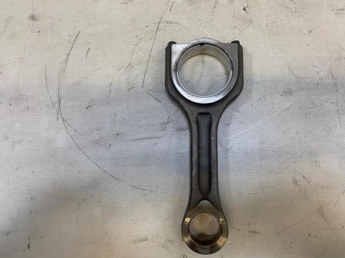 Connecting rod from a Ford Fiesta 7 1.5 TDCi 85 2020