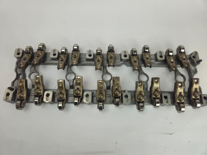 Usagé Axe culbuteur Ford Ranger 3.2 TDCI 20V Prix € 242,00 Prix TTC proposé par WH Carparts
