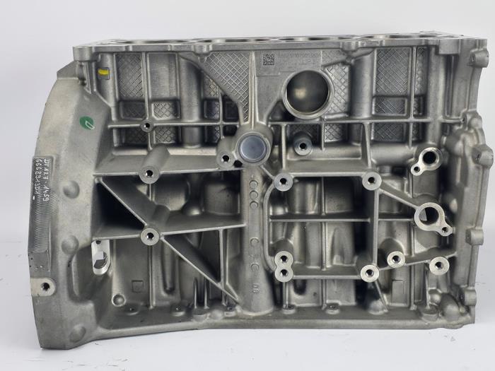 New Engine crankcase Mercedes C (C204) 2.0 C-200 Turbo 16V Price € 1.512,50 Inclusive VAT offered by WH Carparts