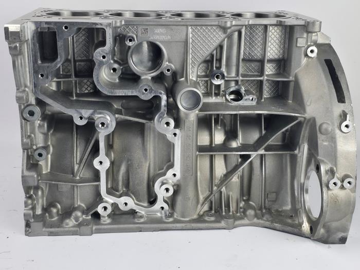 New Engine crankcase Mercedes C (C205) C-200 2.0 Turbo 16V Price € 1.815,00 Inclusive VAT offered by WH Carparts