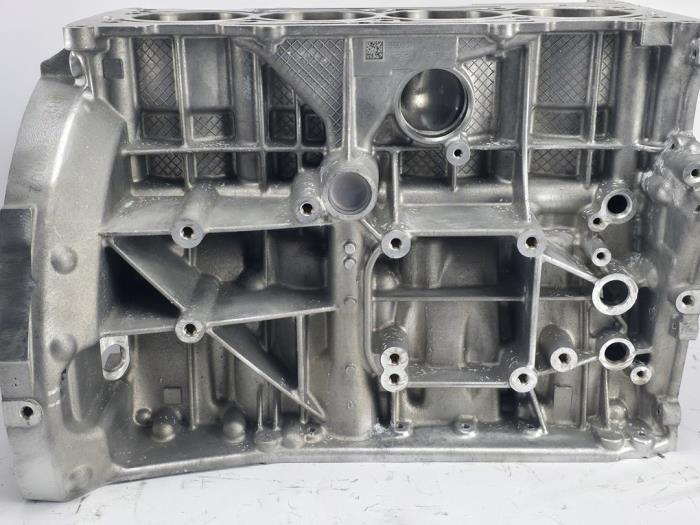 New Engine crankcase Mercedes C (C205) C-200 2.0 Turbo 16V Price € 1.815,00 Inclusive VAT offered by WH Carparts