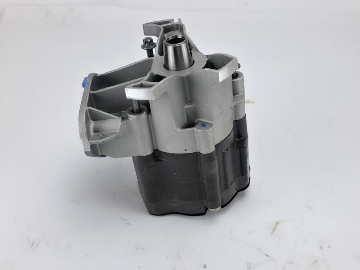 Nowe Pompa oleju Mercedes S (W223) 3.0 S-450 24V 4-Matic EQ Boost Cena € 302,50 Z VAT oferowane przez WH Carparts