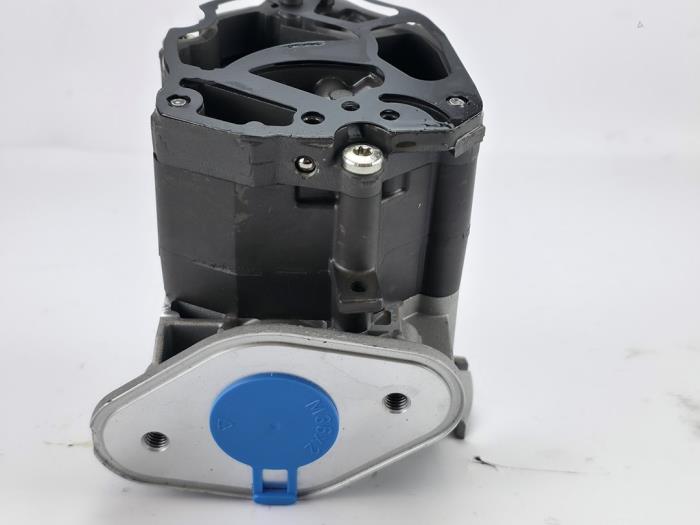 Nowe Pompa oleju Mercedes S (W223) 3.0 S-450 24V 4-Matic EQ Boost Cena € 302,50 Z VAT oferowane przez WH Carparts