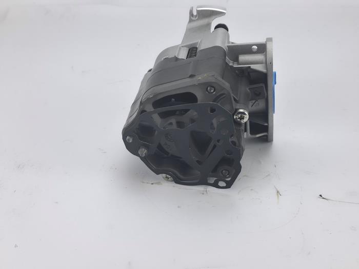 Nowe Pompa oleju Mercedes S (W223) 3.0 S-450 24V 4-Matic EQ Boost Cena € 302,50 Z VAT oferowane przez WH Carparts