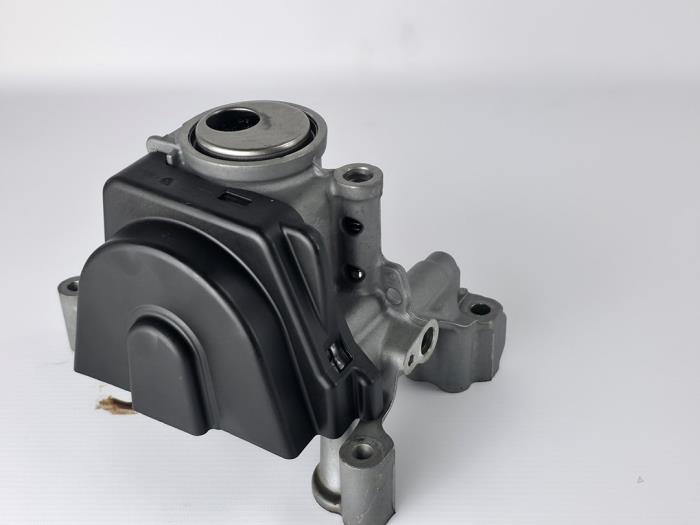 Gebrauchte Ölpumpe Ford C-Max (DXA) 1.0 Ti-VCT EcoBoost 12V 125 Preis € 60,50 Mit Mehrwertsteuer angeboten von WH Carparts