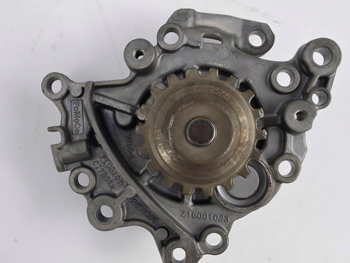 Begagnade Vattenpump Ford Transit Connect (PJ2) 1.5 EcoBlue Pris € 60,50 Inklusive moms erbjuds av WH Carparts