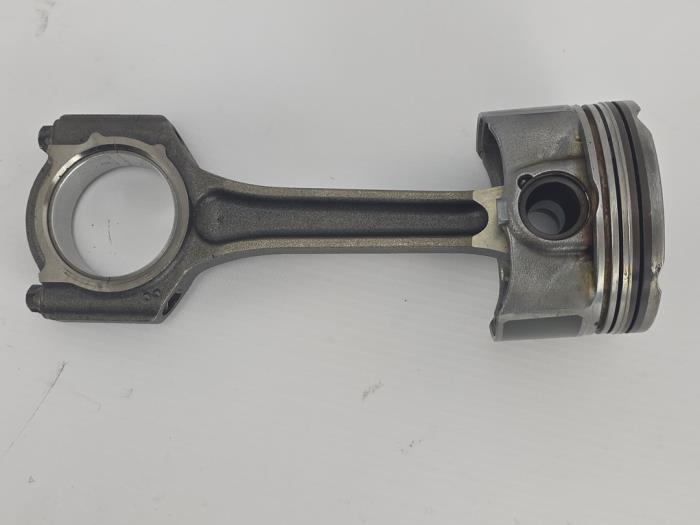 Usados Pistón Ford Grand C-Max (DXA) 1.0 Ti-VCT EcoBoost 12V 125 Precio € 121,00 IVA incluido ofrecido por WH Carparts