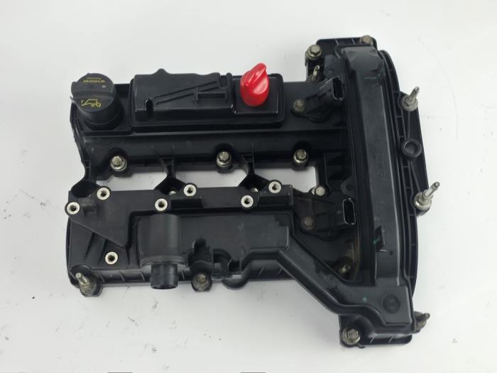 Ventildeckel van een Ford Focus 3 Wagon 1.0 Ti-VCT EcoBoost 12V 125 2016