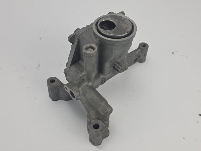 Używane Pompa oleju Ford C-Max (DXA) 1.0 Ti-VCT EcoBoost 12V 125 Cena € 60,50 Z VAT oferowane przez WH Carparts