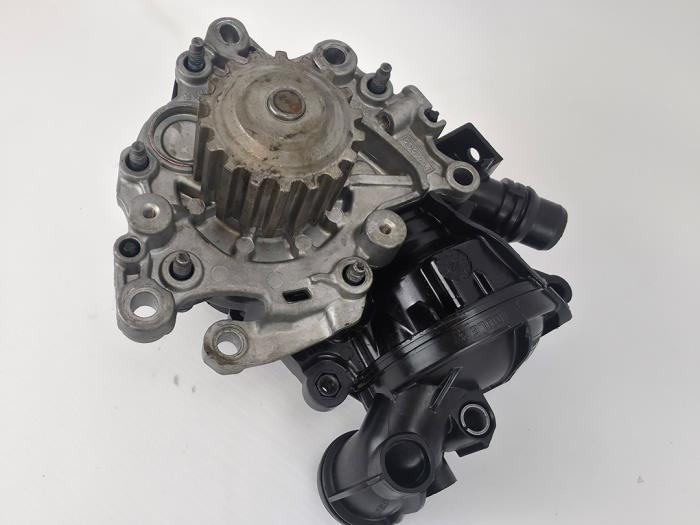 Begagnade Vattenpump Ford Transit Connect (PJ2) 1.5 EcoBlue Pris € 60,50 Inklusive moms erbjuds av WH Carparts
