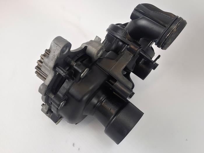 Begagnade Vattenpump Ford Transit Connect (PJ2) 1.5 EcoBlue Pris € 60,50 Inklusive moms erbjuds av WH Carparts