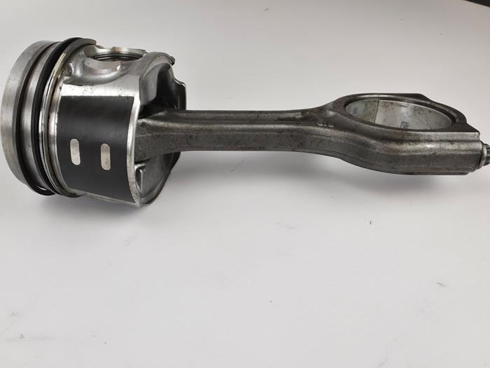 Used Piston Ford Kuga II (DM2) 1.5 TDCi Price € 60,50 Inclusive VAT offered by WH Carparts