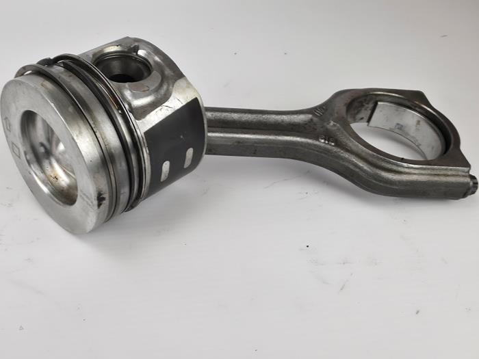 Used Piston Ford Kuga II (DM2) 1.5 TDCi Price € 60,50 Inclusive VAT offered by WH Carparts