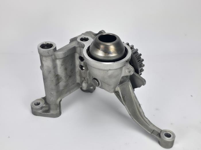 Używane Pompa oleju Ford Fiesta 6 (JA8) 1.0 SCI 12V 80 Cena € 72,60 Z VAT oferowane przez WH Carparts
